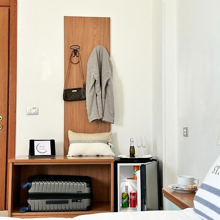 Villa Mg Hotel Santa Marinella Buitenkant foto