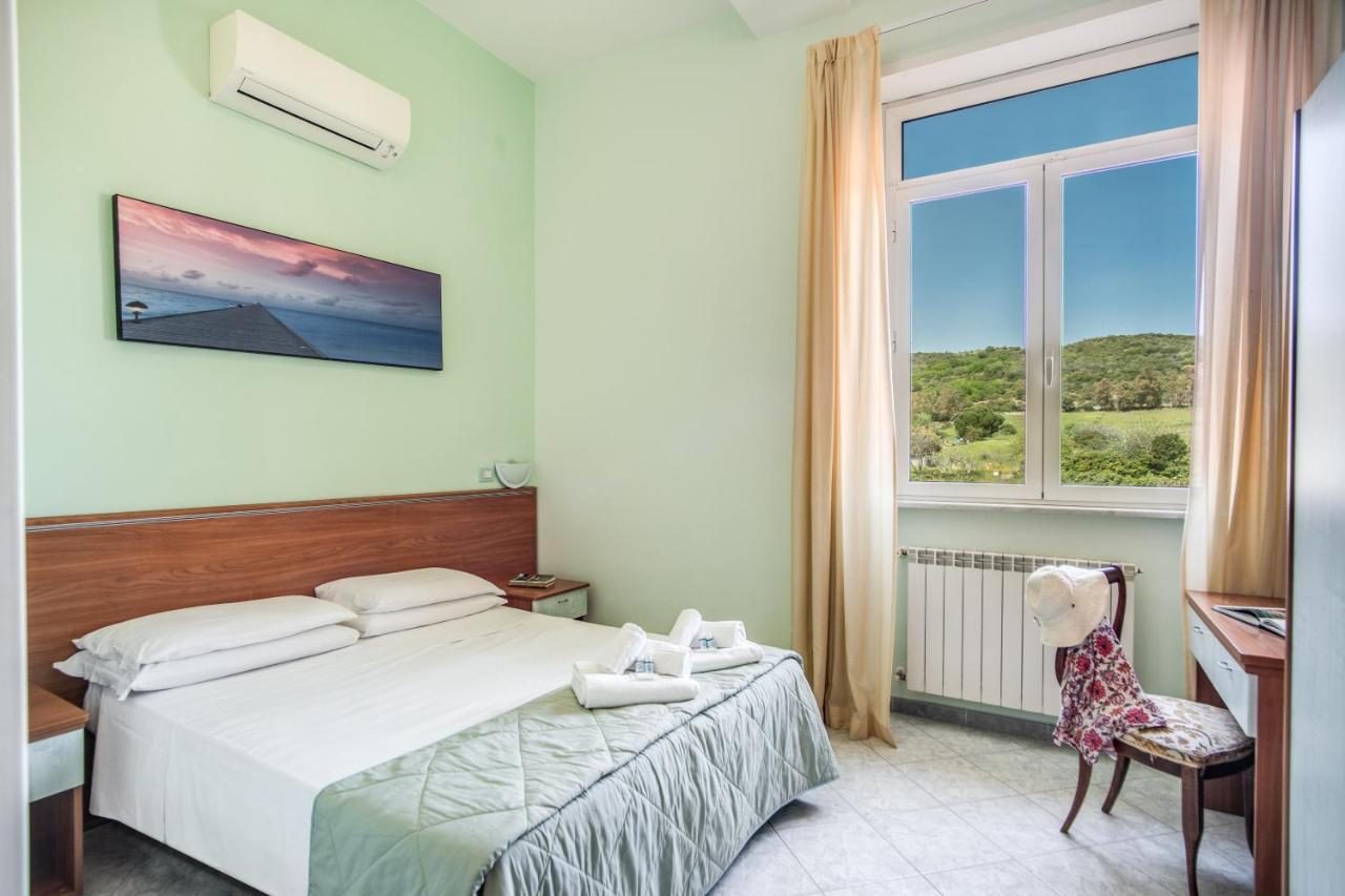 Villa Mg Hotel Santa Marinella Buitenkant foto