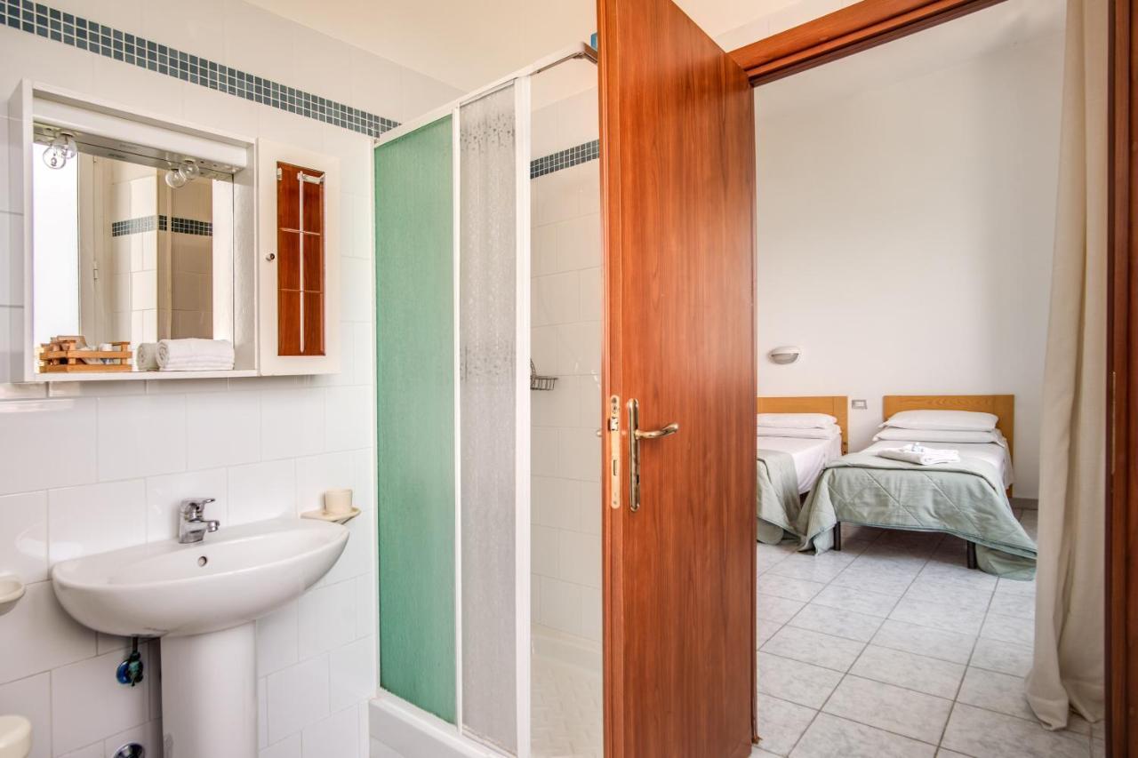 Villa Mg Hotel Santa Marinella Buitenkant foto
