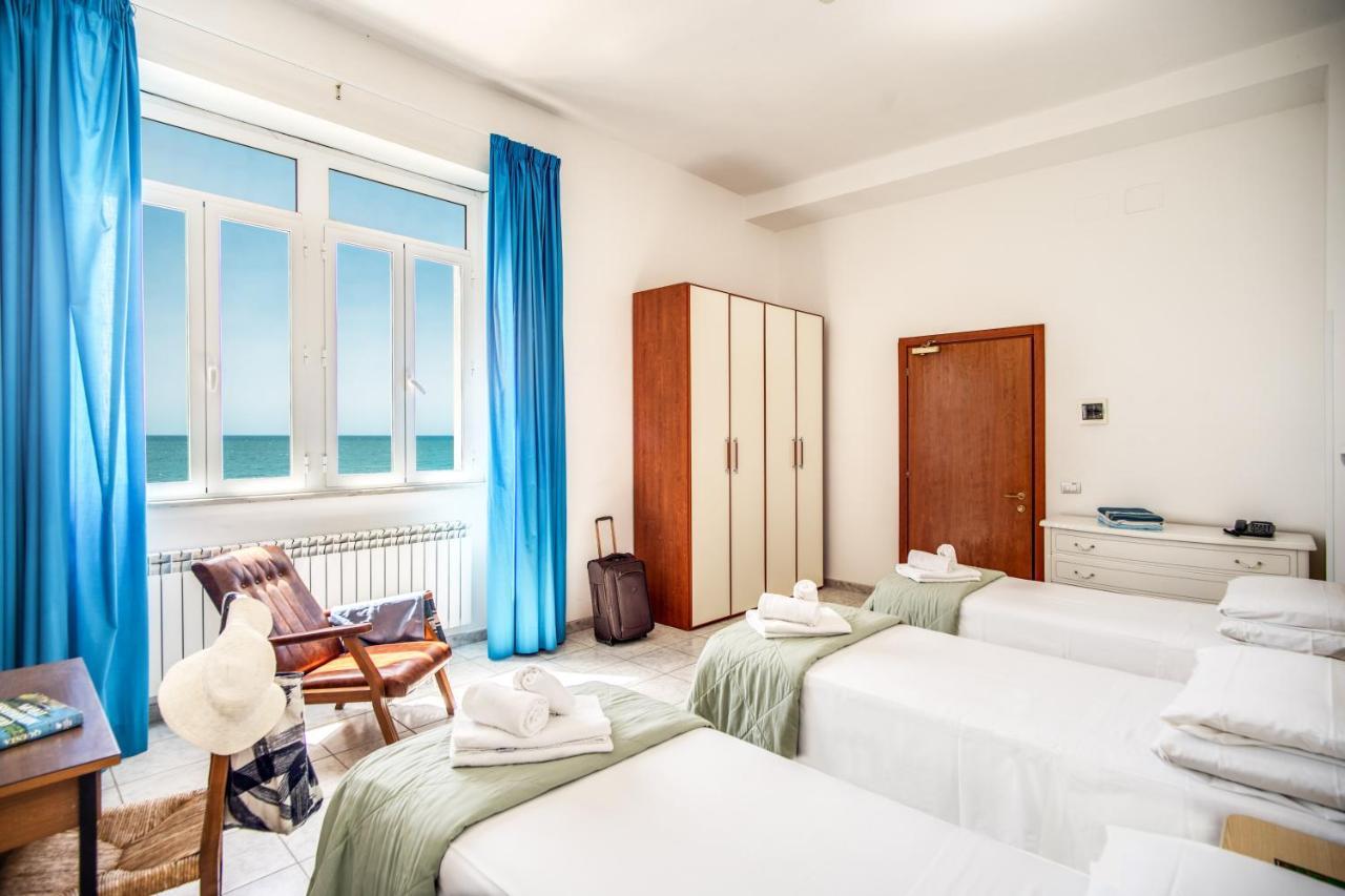 Villa Mg Hotel Santa Marinella Buitenkant foto