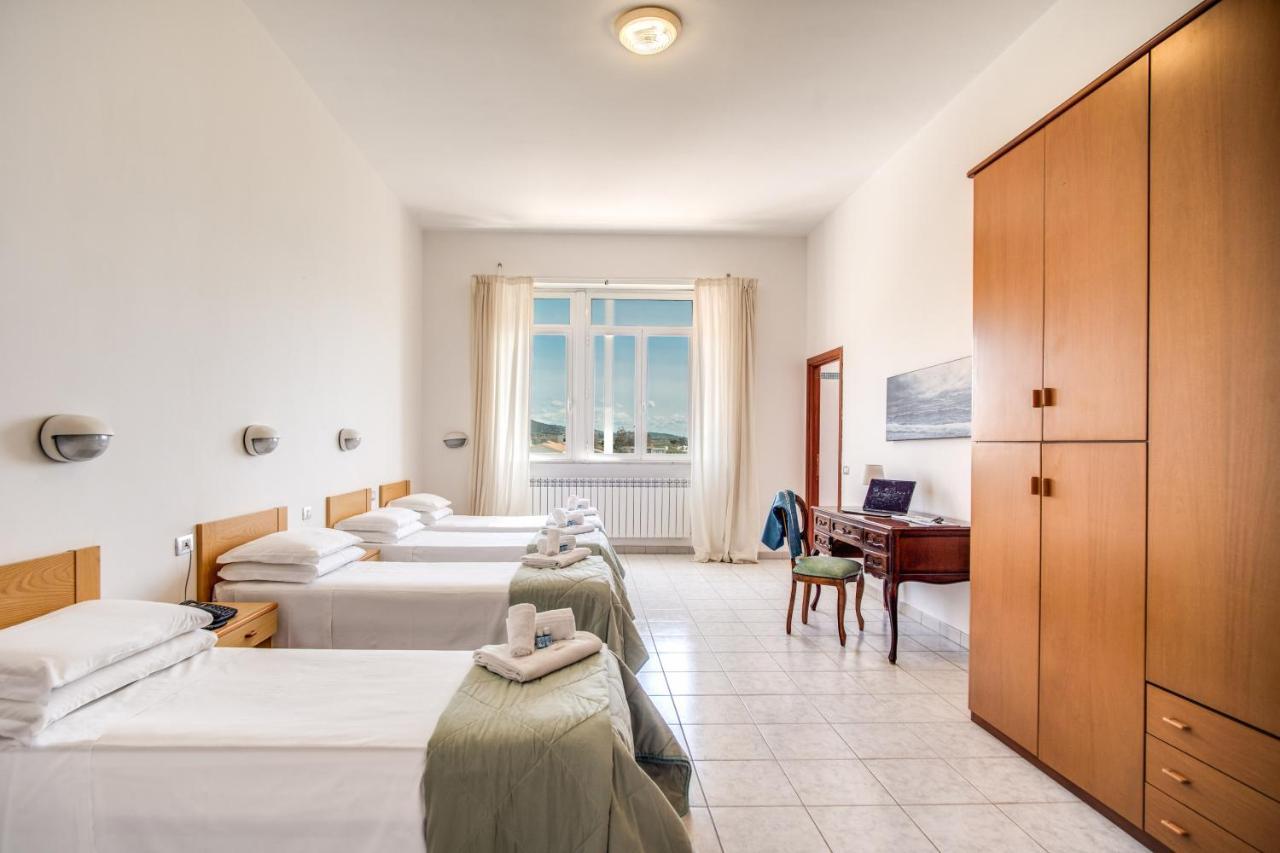 Villa Mg Hotel Santa Marinella Buitenkant foto