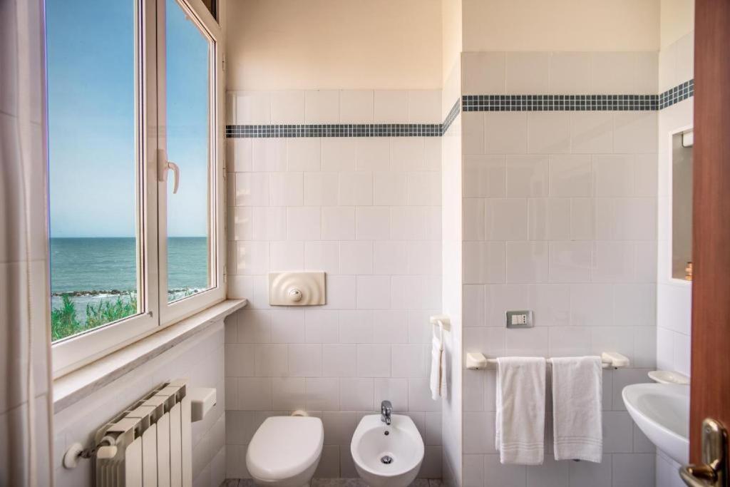 Villa Mg Hotel Santa Marinella Buitenkant foto