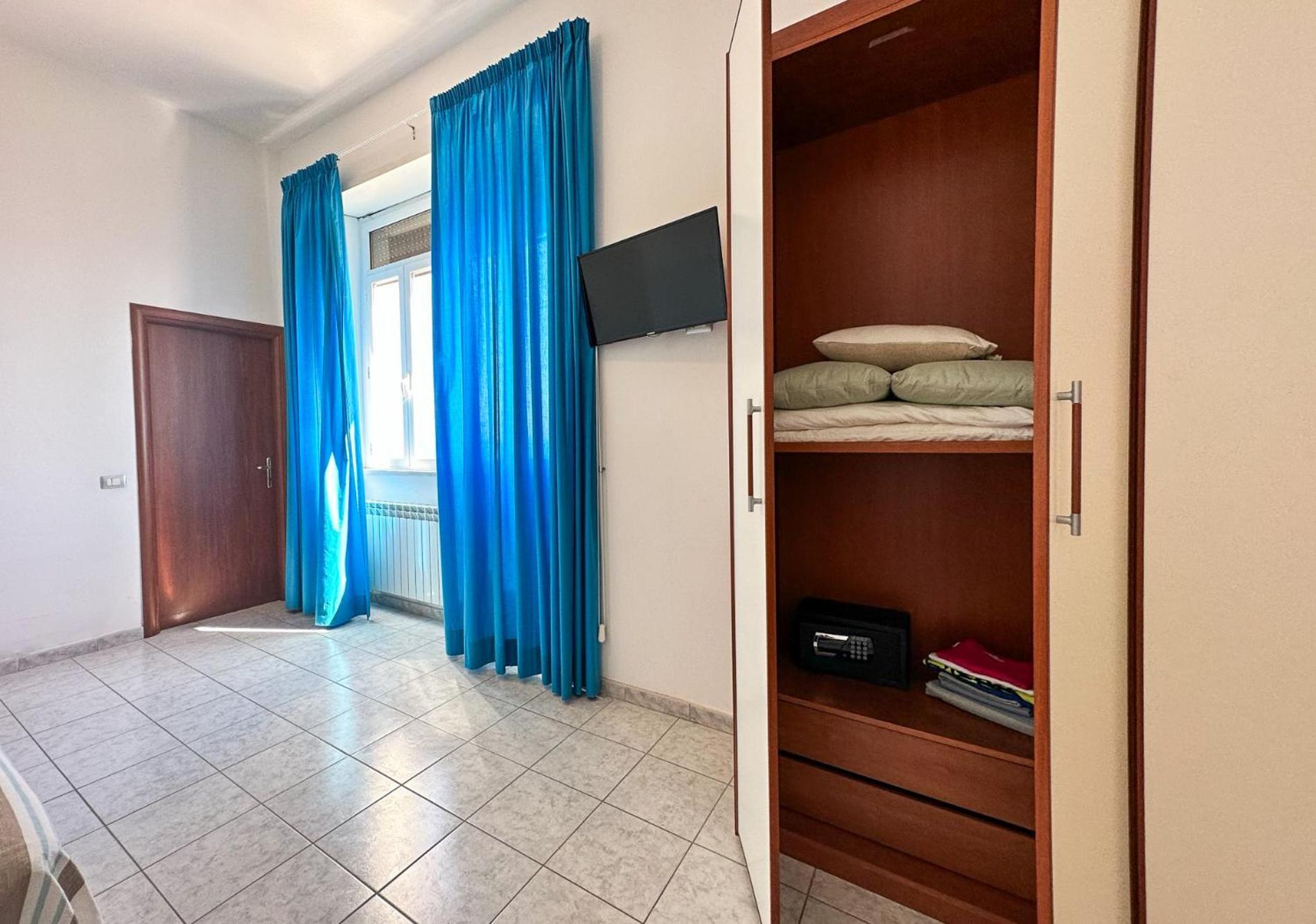 Villa Mg Hotel Santa Marinella Buitenkant foto