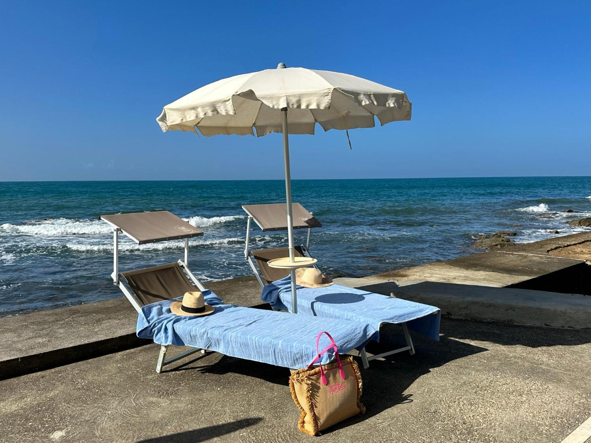 Villa Mg Hotel Santa Marinella Buitenkant foto