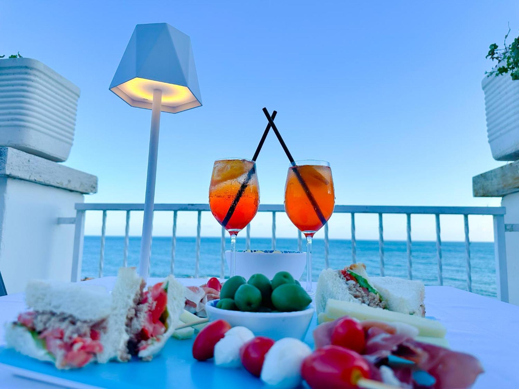 Villa Mg Hotel Santa Marinella Buitenkant foto