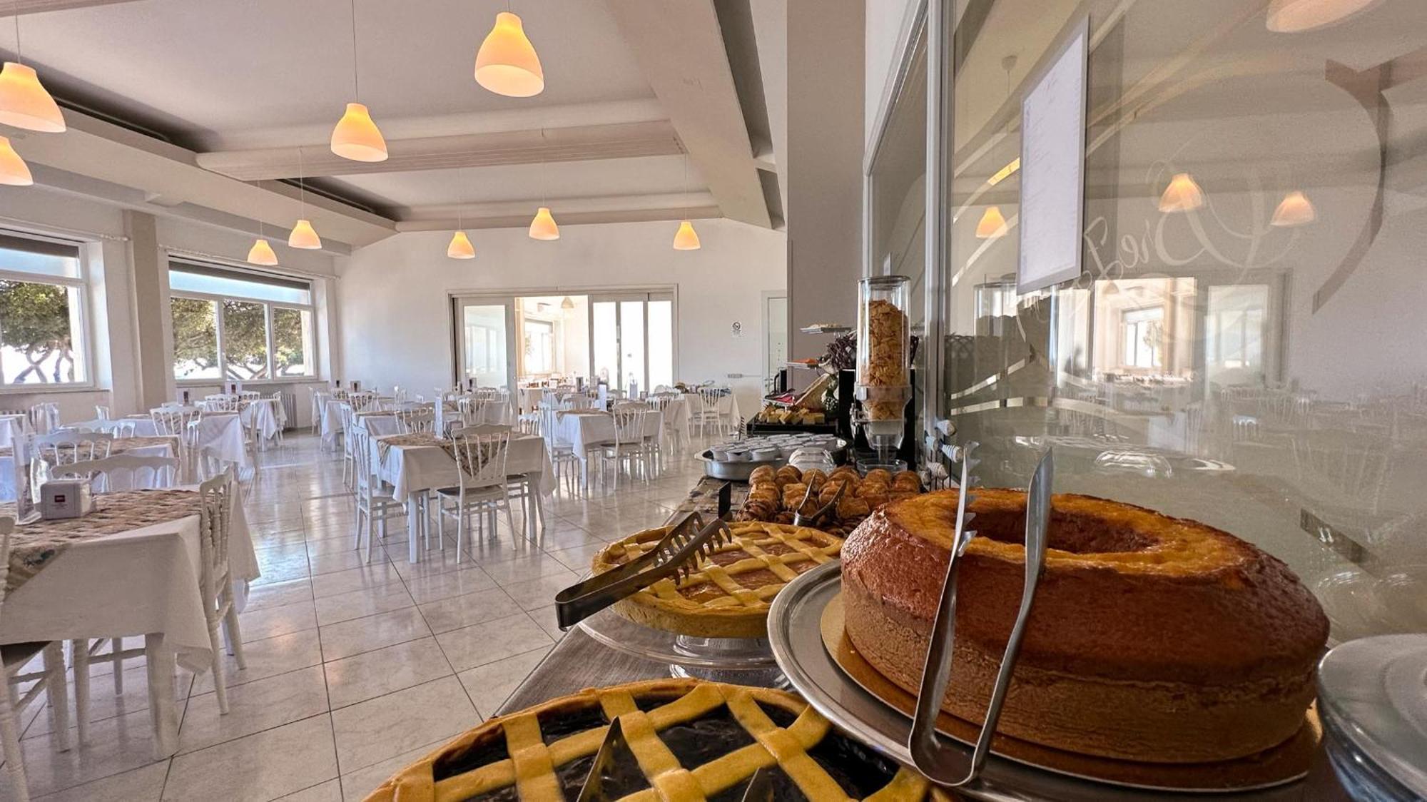 Villa Mg Hotel Santa Marinella Buitenkant foto